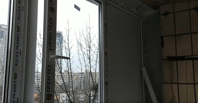 Переделка глухого окна